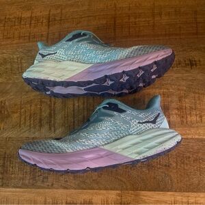 Hoka Speedgoat 5 trainers size 6 teal, purple